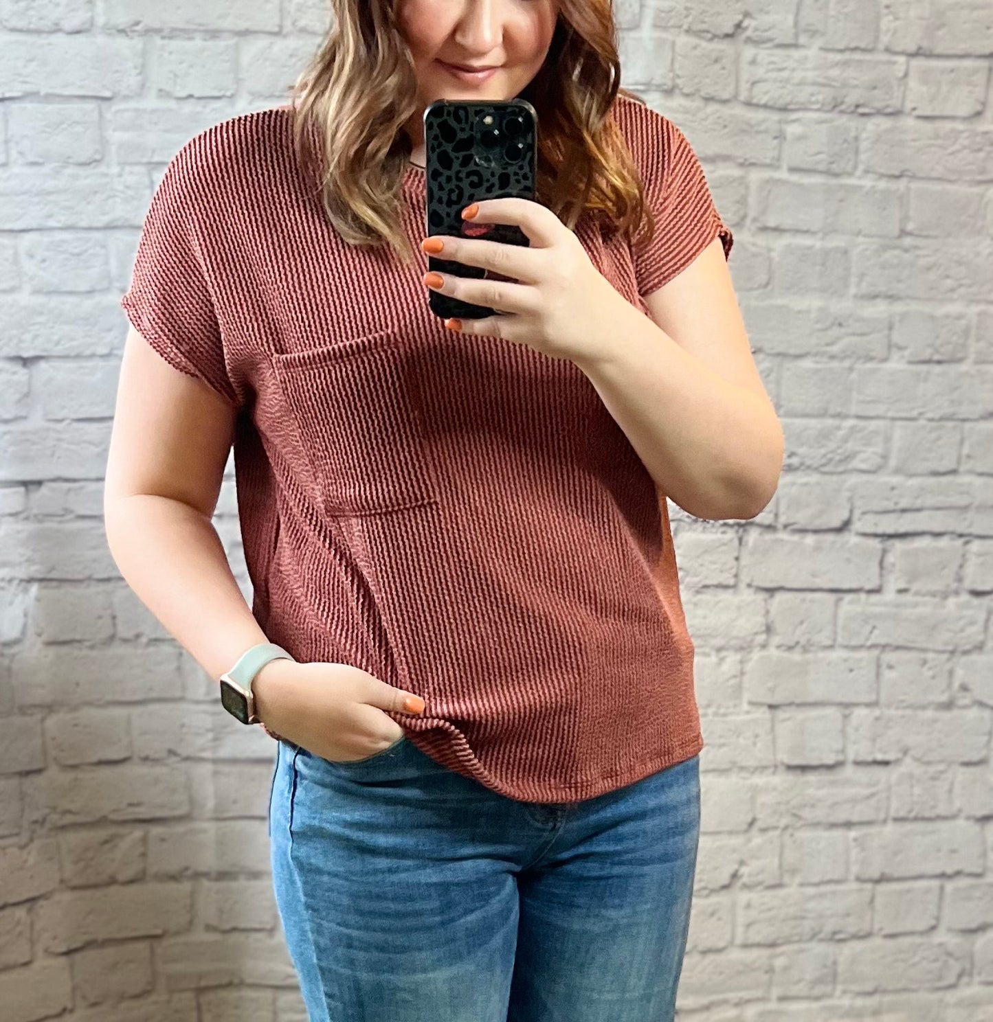 rust color - ribbed - front pocket - t-shirt