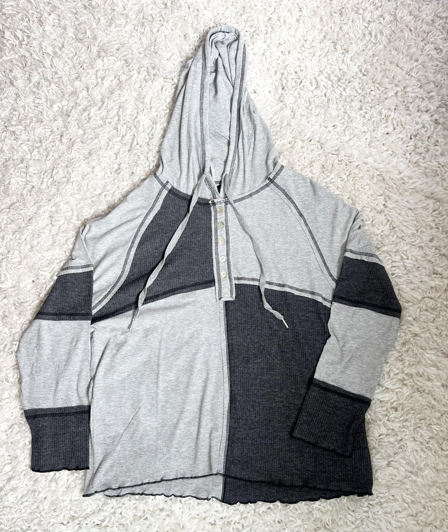 Color-block Seamed Ribbed Henley Hoodie - Black and Gray - The Vintage Turquoise - Western Fashion - Women's Clothing